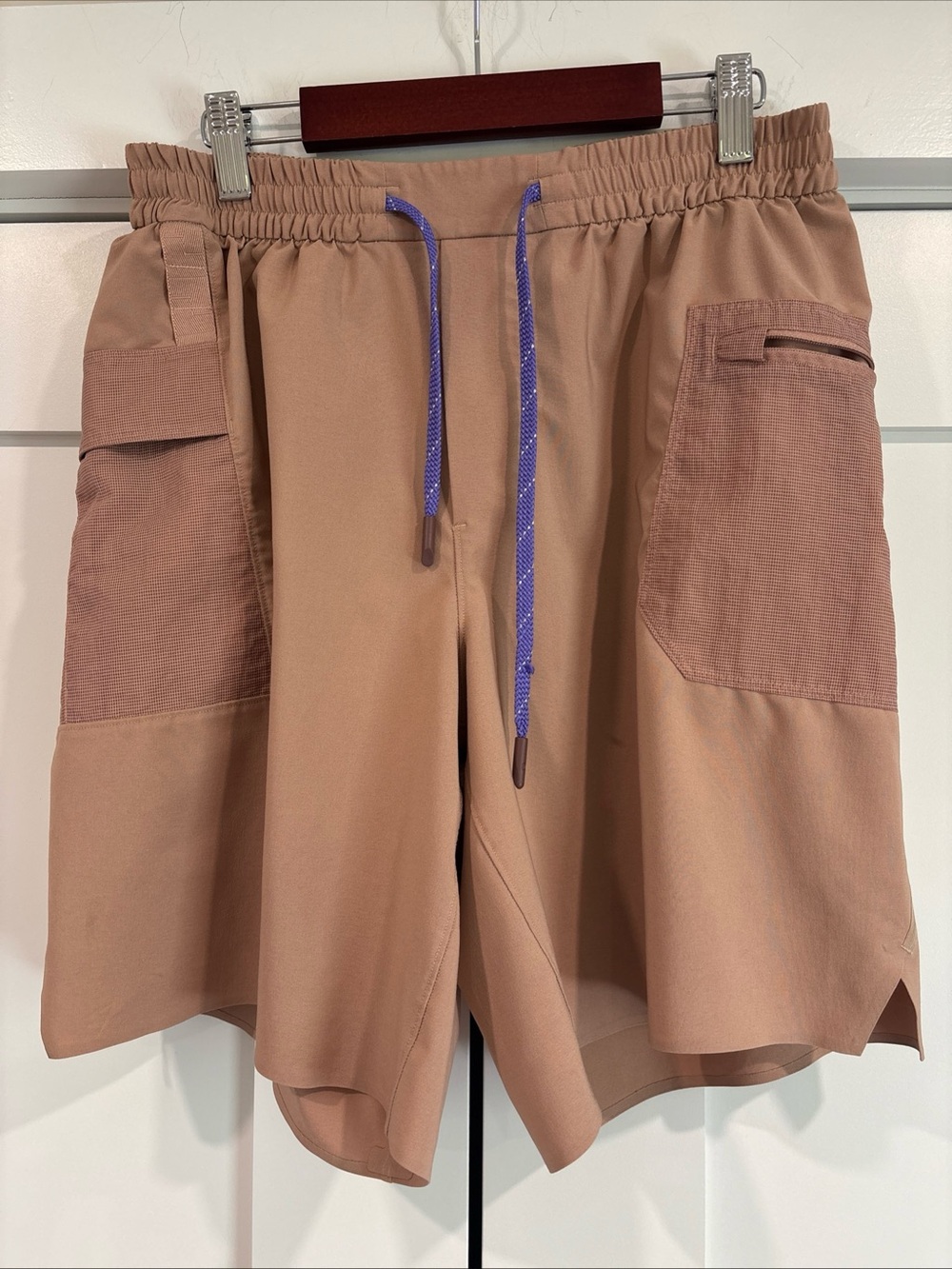 Lululemon Men Small Water Repellent Hiking Cargo Shorts Pockets Logo 8" Inseam
